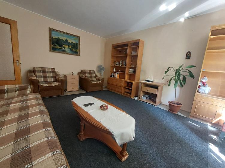 Apartament cu 3 camere decomandat în Sebastian