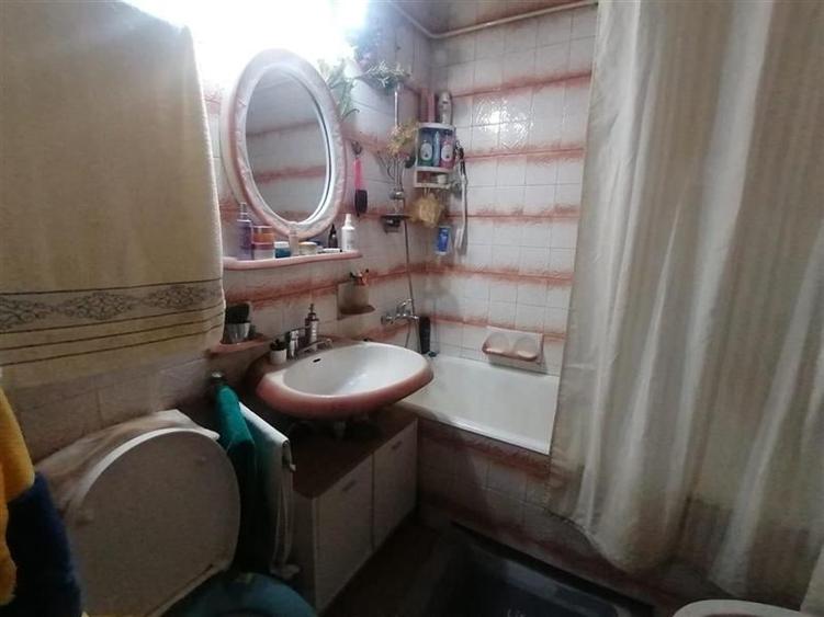 Apartament cu 3 camere decomandat în Complex Studențesc
