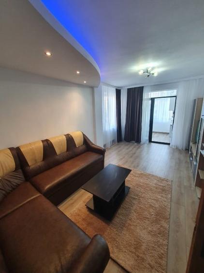 Apartament cu 3 camere decomandat, mobilat în Central