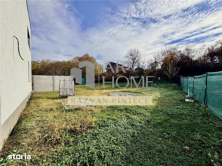 Casă cu 5 camere cu Teren 1095 Mp în Plopu