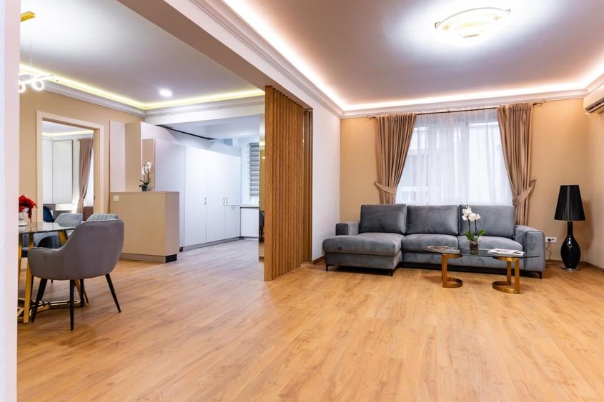 Apartament cu 3 camere semidecomandat în Herăstrău