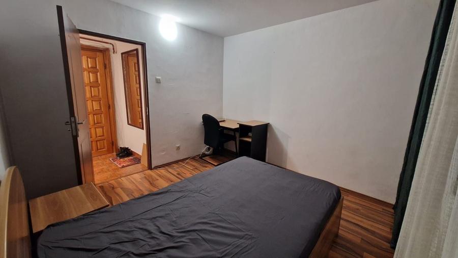Apartament cu 3 camere semidecomandat în Popoveni