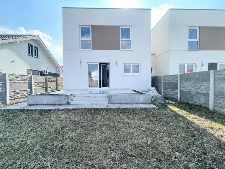 Duplex cu 5 camere cu Teren 352.5 Mp în Moșnița Nouă