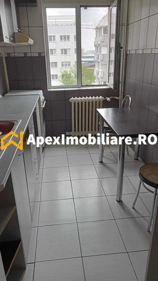 Apartament cu 3 camere decomandat în Dristor