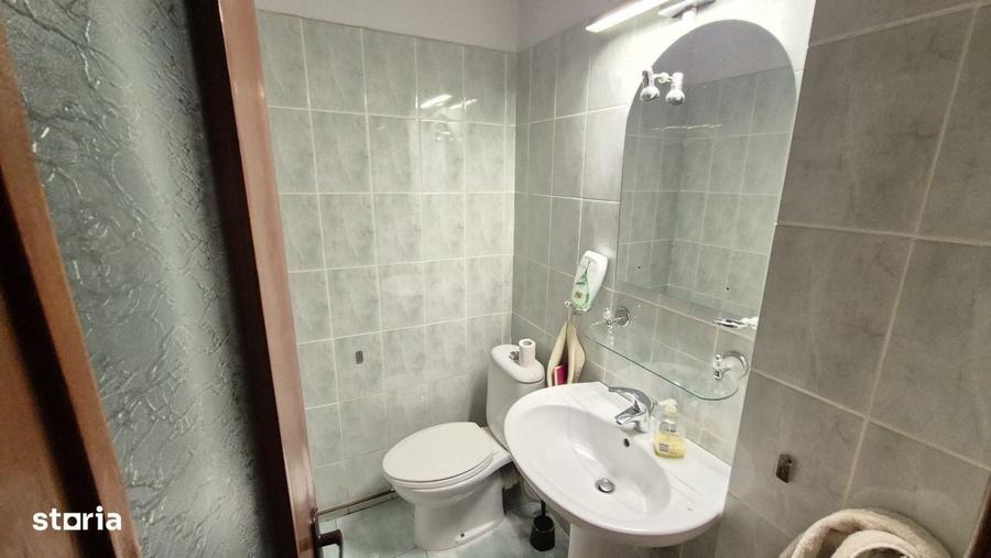 Apartament cu 3 camere semidecomandat în 9 Mai
