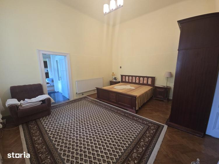 Casă cu 6 camere cu Teren 606 Mp în Lipoveni