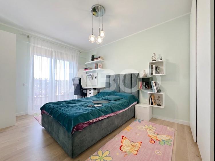 Apartament cu 4 camere semidecomandat, mobilat în Europa