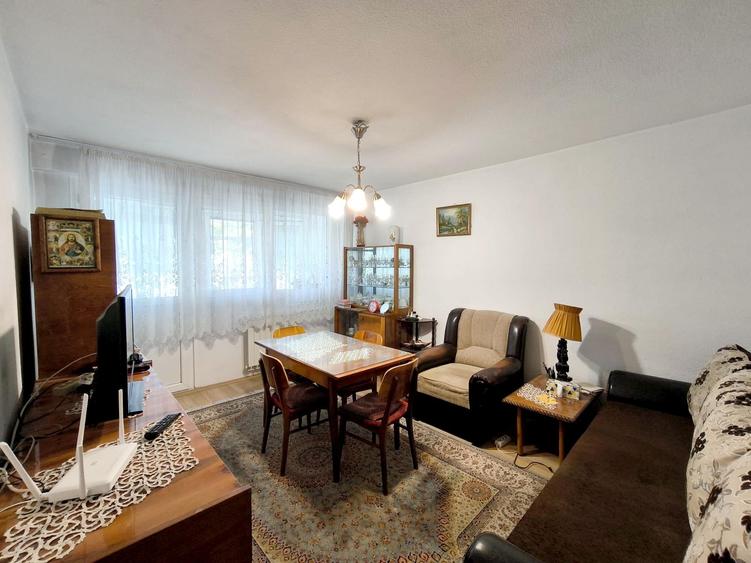 Apartament cu 2 camere decomandat în Drumul Taberei