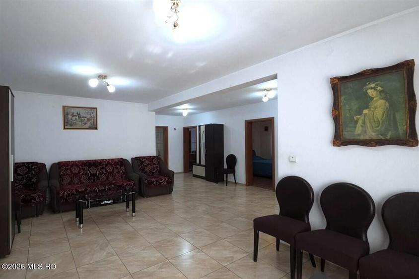 Casă individuală cu 5 camere cu Canalizare în Castelu