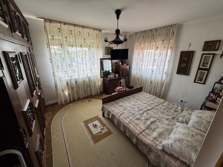 Casă individuală cu 6 camere cu Canalizare în Rahova