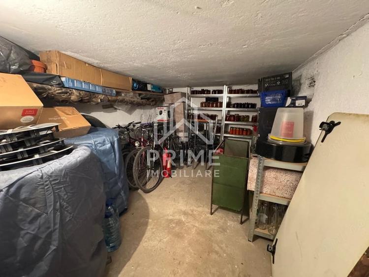 Apartament cu 4 camere decomandat în Cetate