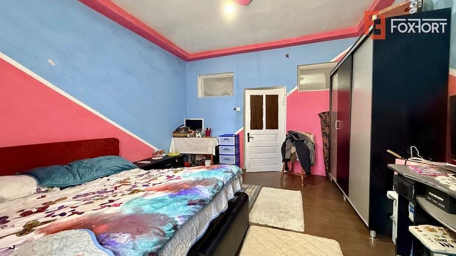 Casă cu 5 camere cu Teren 2540 Mp în Halânga