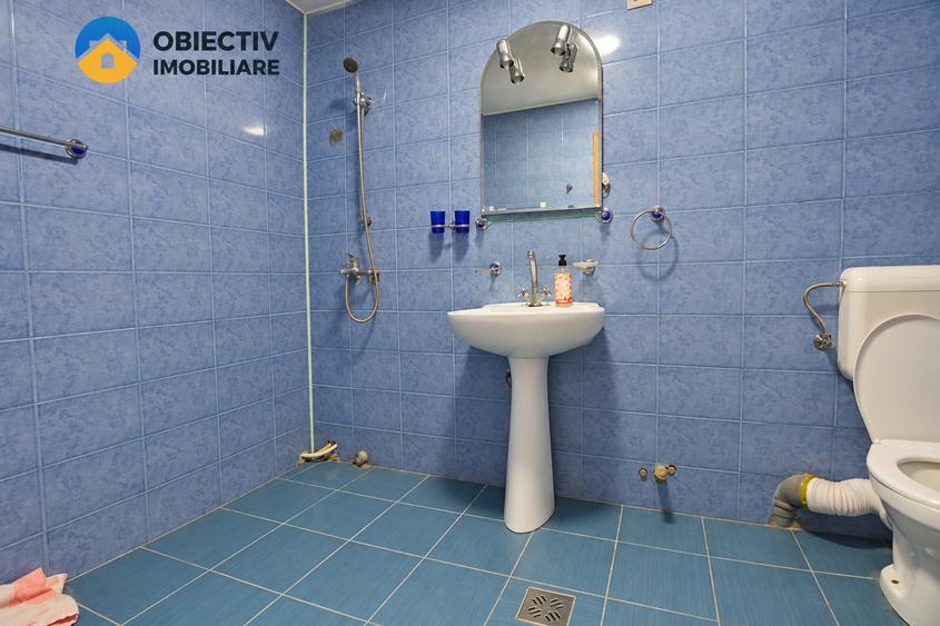 Casă individuală cu 7 camere cu Canalizare în Sărata