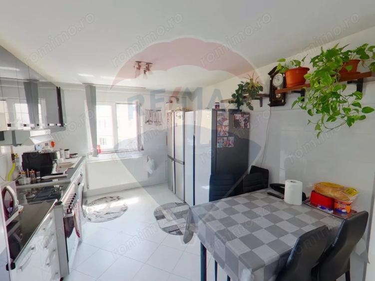 Apartament cu 4 camere decomandat în Central
