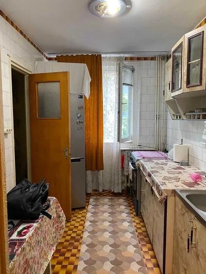 Apartament cu 3 camere decomandat în Drumul Taberei