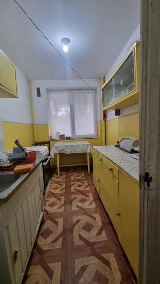 Apartament cu 3 camere semidecomandat în Iancului