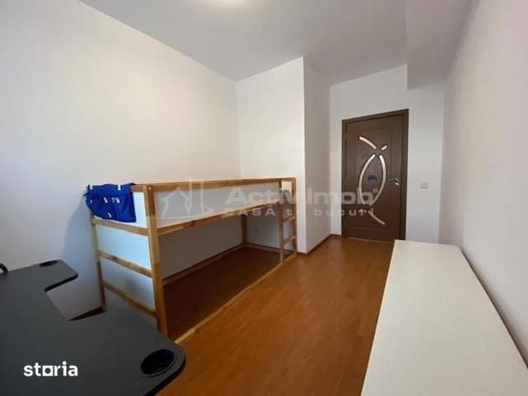 Apartament cu 3 camere în Sisești