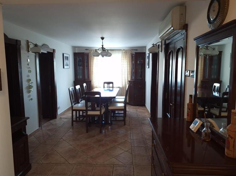 Apartament cu 4 camere, mobilat în Târgu Cucu
