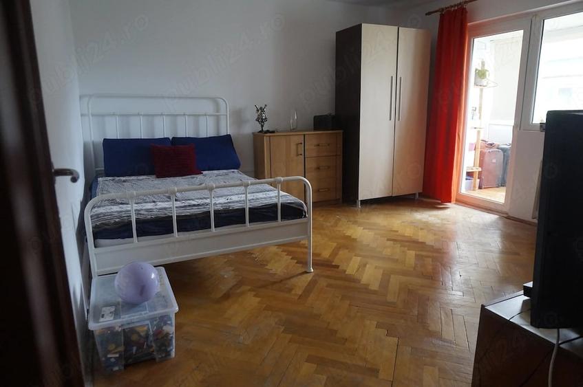 Apartament cu 3 camere decomandat în Girocului