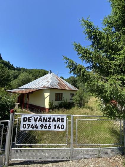 Casă cu 2 camere cu Teren 1742 Mp în Central