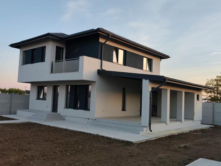 Casă individuală cu 4 camere cu Teren 484 Mp în Bâcu