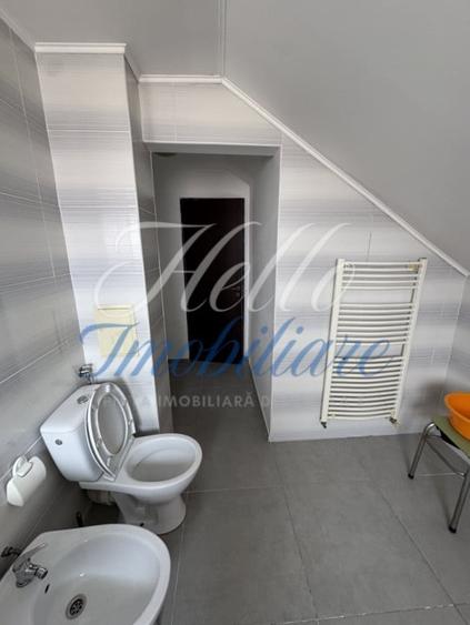 Apartament cu 3 camere semidecomandat, mobilat în Florești