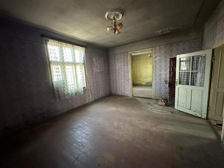 Casă individuală cu 4 camere cu Teren 980 Mp în Dorobanților