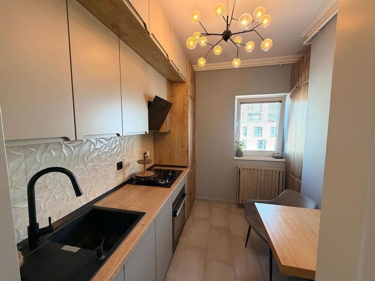 Apartament cu 3 camere decomandat în Sisești