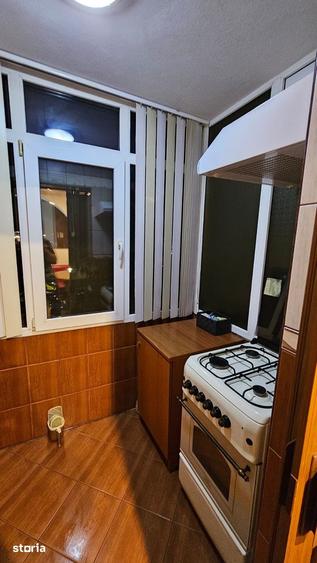 Apartament cu 3 camere decomandat în Calea București