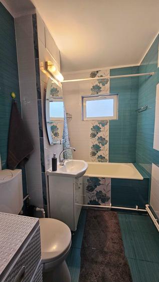 Inchiriez apartament 3 camere, semidecomandat, Rovine, 67 mp, etaj 1 - 1