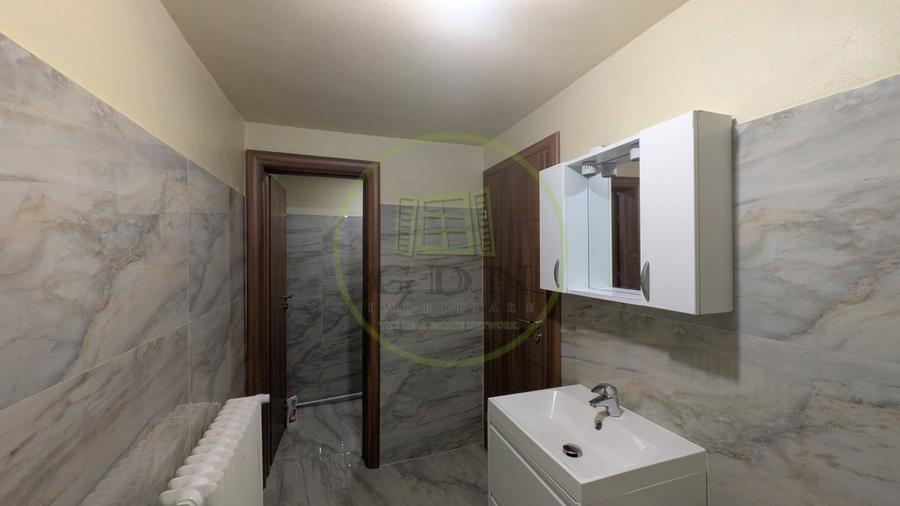 Casă cu 5 camere cu Canalizare în Piața Cluj