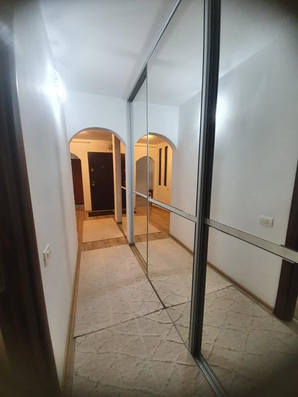 Apartament cu 3 camere decomandat în Faleza Nord