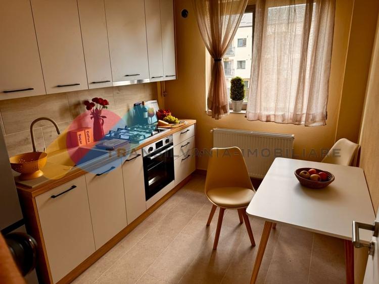 Apartament cu 3 camere semidecomandat, mobilat în Borhanci