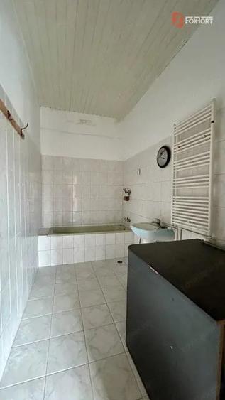 Apartament cu 3 camere semidecomandat în Gării