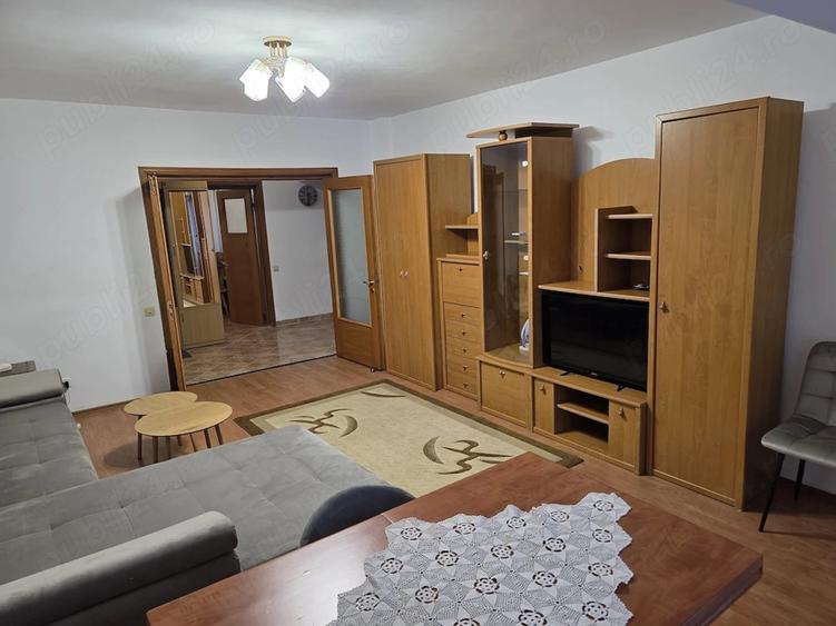 Apartament cu 3 camere decomandat în Stadion