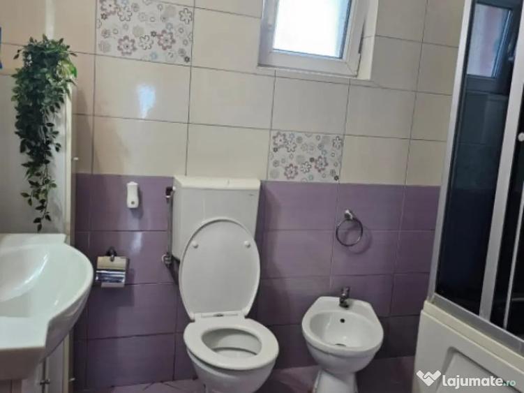 Casă cu 8 camere cu Teren 166 Mp în Central
