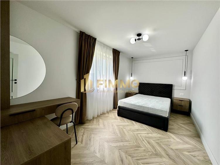 Apartament cu 3 camere semidecomandat în Policlinica