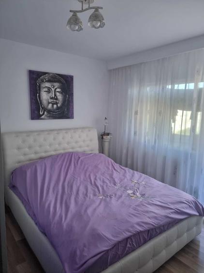 Apartament cu 3 camere decomandat în Trivale