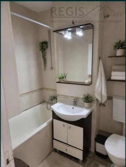 Apartament cu 3 camere decomandat în Hărmanului