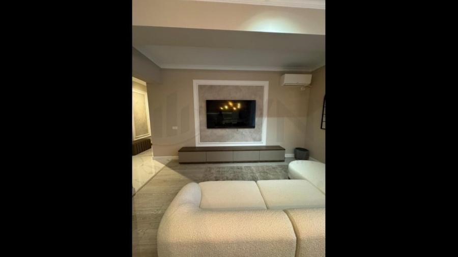 Apartament cu 3 camere decomandat în Sisești