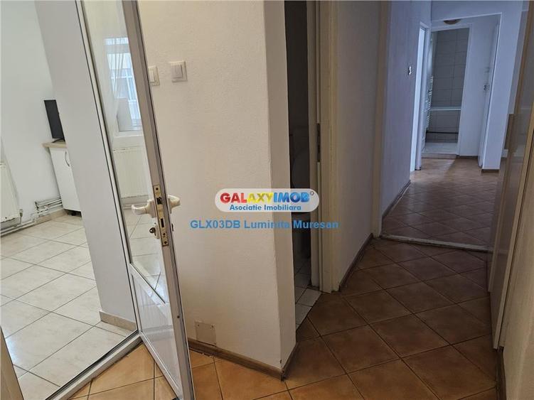 Apartament cu 3 camere decomandat în Micro 12
