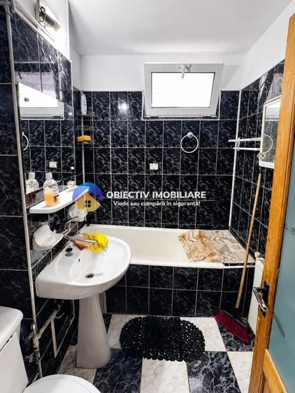 Apartament cu 3 camere decomandat în Mărăței
