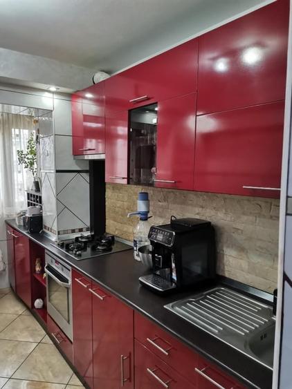 Apartament cu 3 camere decomandat, mobilat în Vest