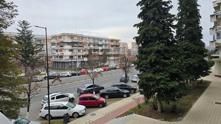 Apartament cu 2 camere decomandat în 22 Decembrie
