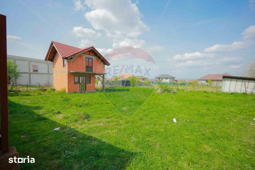 Casă cu 6 camere cu Teren 1013 Mp în Sânmartin