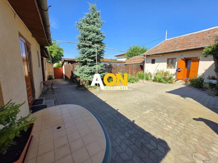 Casă individuală cu 5 camere cu Canalizare în Central
