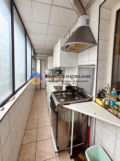 Apartament cu 3 camere decomandat, mobilat în Central
