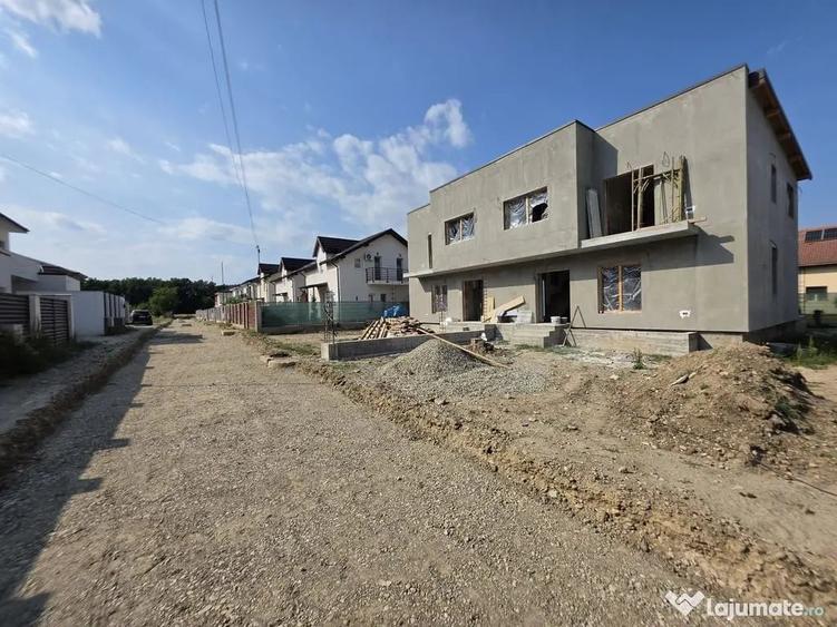 Casă cu 4 camere cu Teren 300 Mp în Găvana