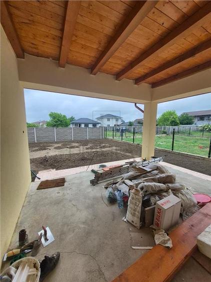 Casă individuală cu 3 camere cu Canalizare în Ghirodei