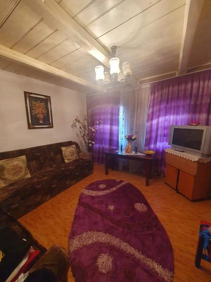 Casă individuală cu 2 camere cu Teren 2400 Mp în Broscăuți